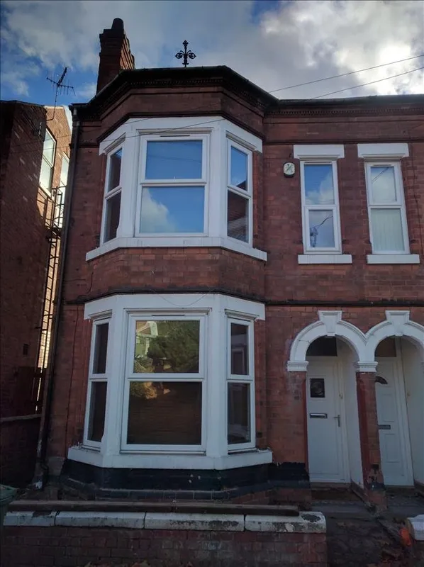 10 Arthur Avenue: 6 Bed Student House NG7 2EL - Thumbnail 1